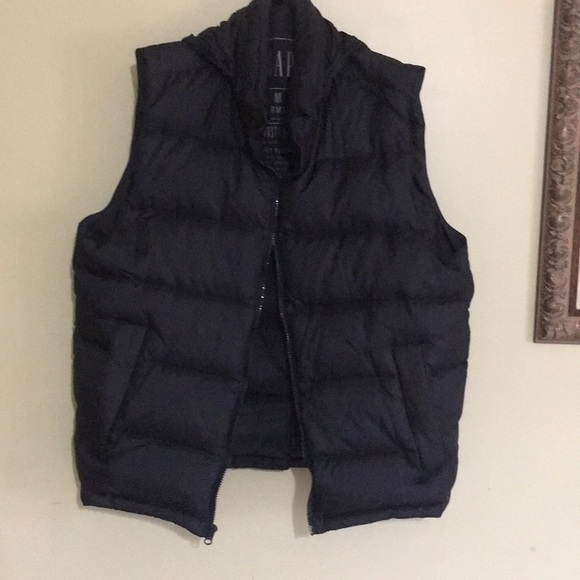 Men’s Gap Puffer Vest - Picture 3 of 6